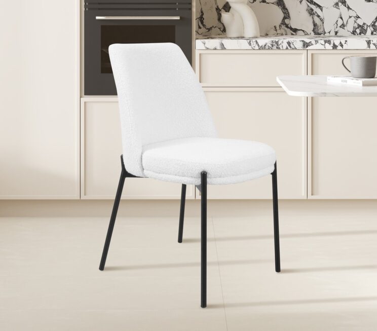 Chaise en tissu bouclé "Ella"