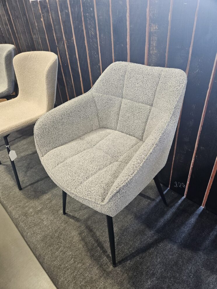 Chaise en tissu bouclé "Orba" gris foncé